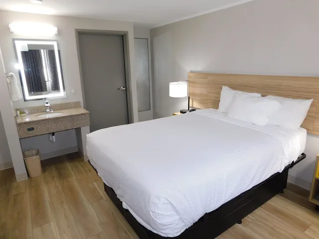 غرفة قياسية بسرير كوين، Days Inn by Wyndham Effingham 2/8