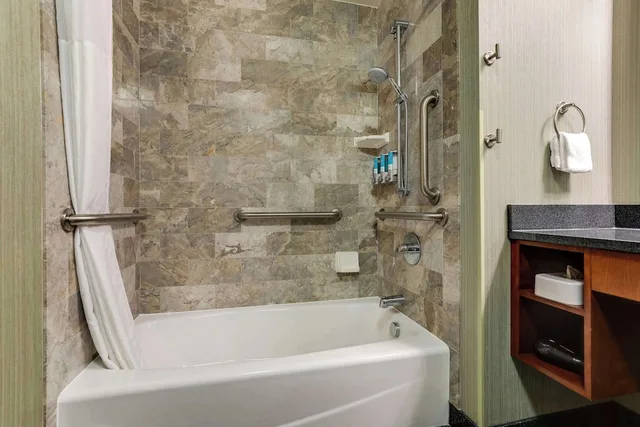 غرفة ديلوكس بسرير كينج بحوض استحمام لذوي الإعاقة، Drury Inn and Suites Phoenix Chandler Fashion Center 5/5
