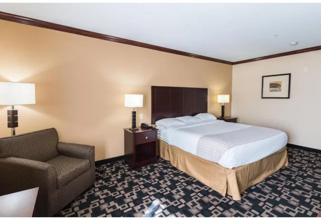 1 King Bed Mobil Access Tub Nsmk Micfridg، Motel6 Joshua, TX 3/6