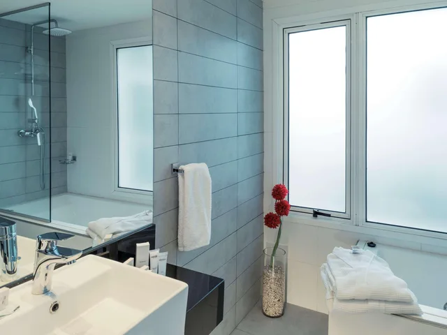 جناح جونيور بسرير كوين، Mercure Montevideo Punta Carretas 1/2