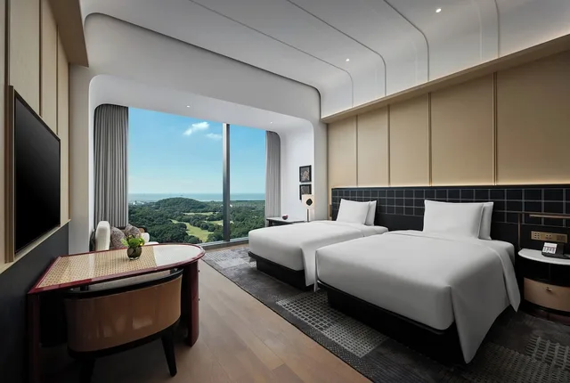 غرفة سوبيريور بسرير كينج بإطلالة على البحر، HUALUXE Shenzhen Bao'an by IHG 3/7