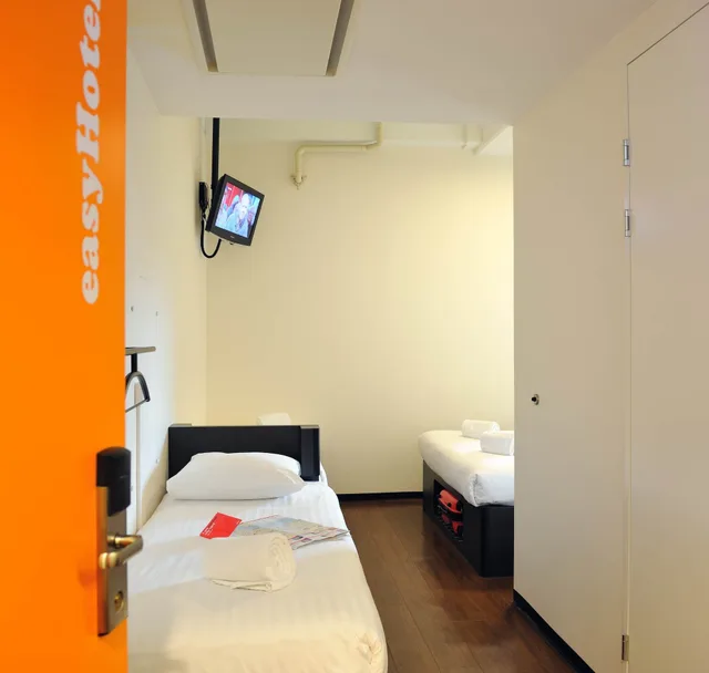 Family, Quadruple, Double and Twin Beds, Accessible, easyHotel Amsterdam City Centre 6/10