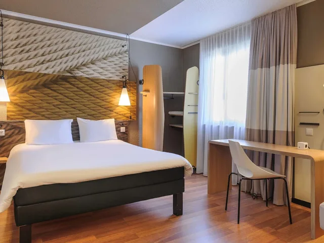 غرفة عائلية بسرير مزدوج مع أريكة، IBIS BERLIN MITTE HOTEL 1/7