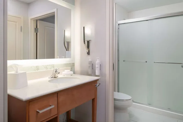 جناح استوديو بسرير كينج لذوي الإعاقة، Homewood Suites By Hilton Gateway Hills Nashua 2/2