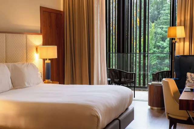 غرفة عائلية بسرير كينج بشرفة، Boeira Garden Hotel Porto Gaia, Curio Collection by Hilton 1/6