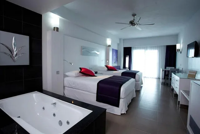 جناح جونيور بإطلالة على البحر بغرفتي نوم، Riu Palace Peninsula All Inclusive 1/1