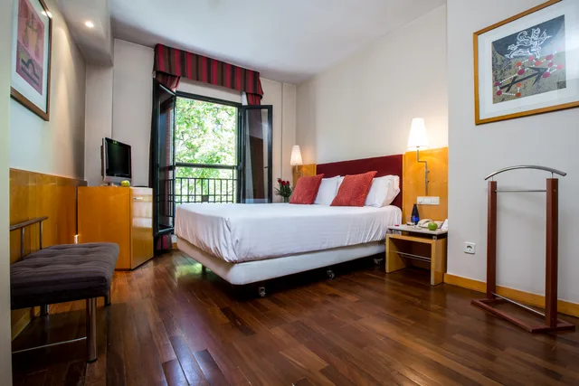 جناح جونيور، Leonardo Hotel Madrid City Center 1/2
