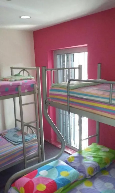 غرفة عائلية بخمسة أسرّة وسرير بطابقين، Snooze Inn @Dunlop Street 2/2