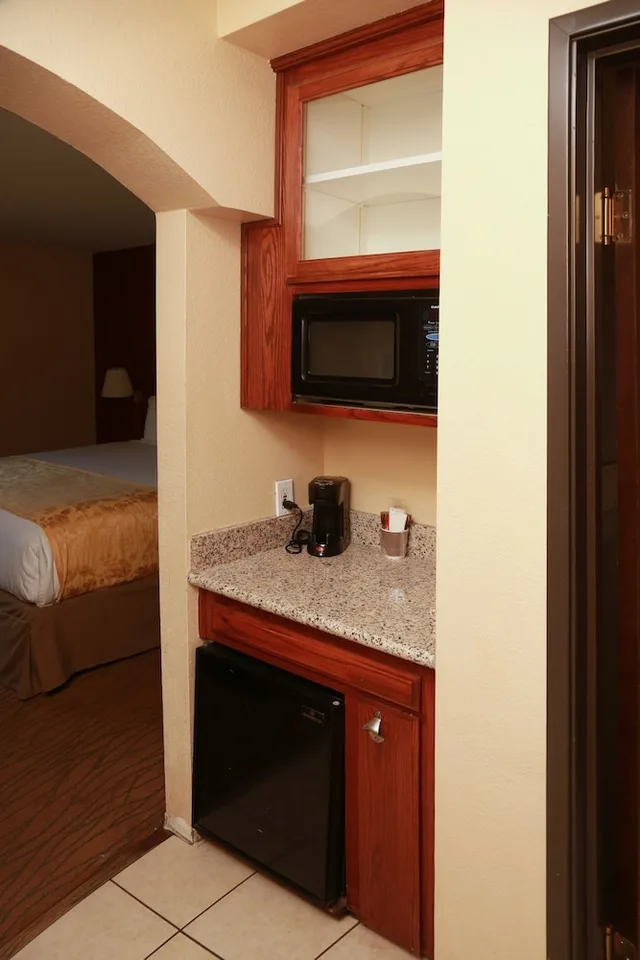 جناح استوديو بسريرين كوين، Ramada By Wyndham Fresno Northwest 6/7