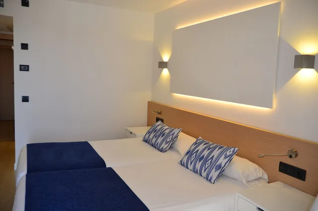 غرفة بسريرين منفصلين بإطلالة على البحر بشرفة، Thb Felip - Adults Only 6/9