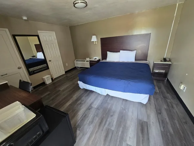 غرفة بسرير كينج للمدخنين، Scottish Inns Middletown 1/8
