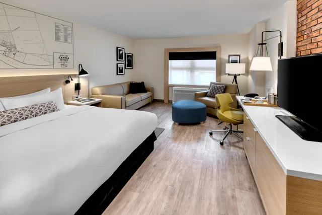غرفة سوبيريور بسرير كينج، The Insignia Hotel, Sarnia, a Tribute Portfolio Hotel 2/7