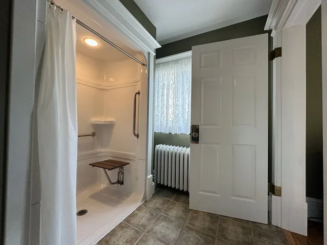 Royal, Port, Queen Bed، Leaside Manor By The Leaside Group 2/4