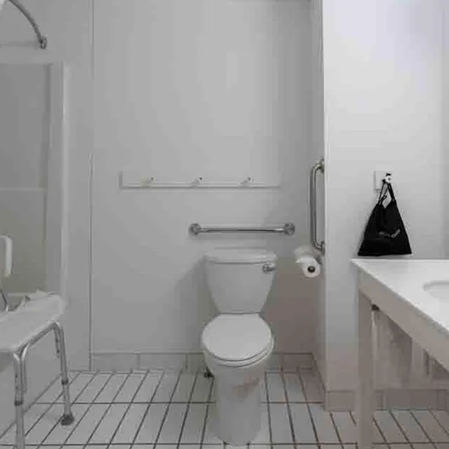 Room, King Bed, Accessible, Four Points By Sheraton Prince George 5/7