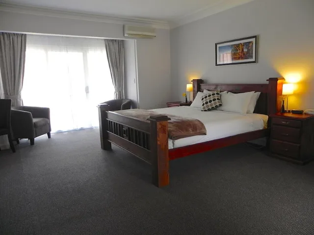 جناح بسرير كوين، Moore Park Inn 1/5