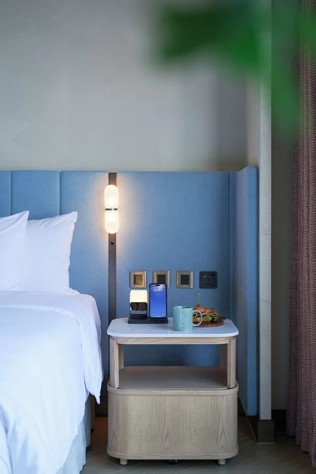 Skyline, Suite, King Bed, Alcove، The Royal Garden Kowloon East 1/2