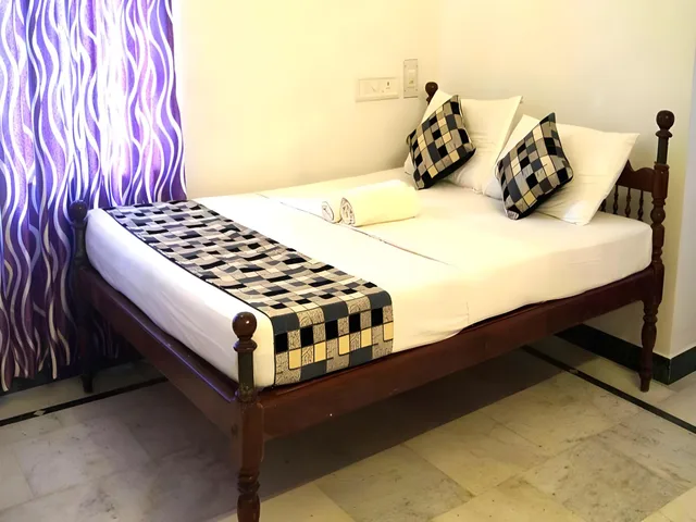 غرفة ديلوكس بسرير مزدوج، HOTEL WHITE ROSE FORT KOCHI 2/3