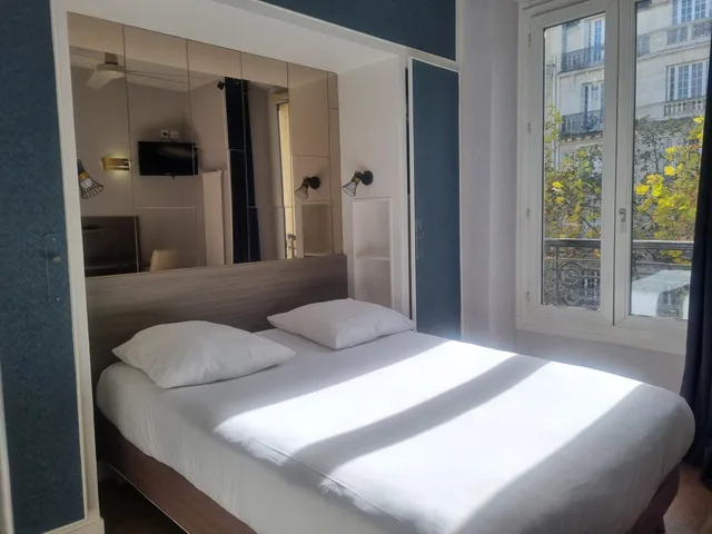 Room, Double Bed, Eiffel View، HOTEL EIFFEL KENSINGTON 1/10