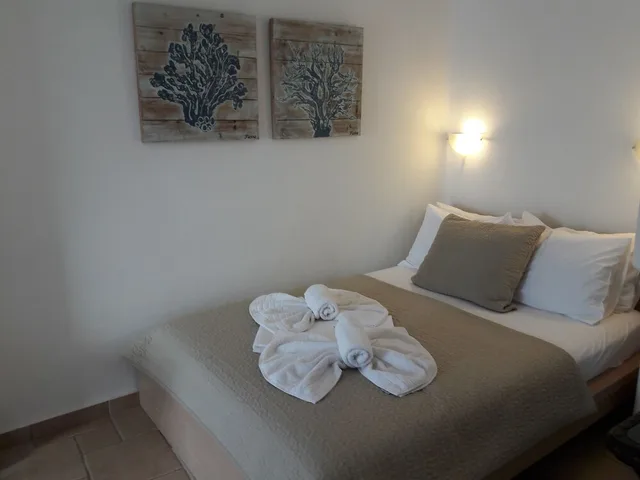 شقة بسرير مزدوج وسريرين منفصلين بإطلالة على البحر بغرفة نوم واحدة، Heliotropio Studios & Apartments 1/10