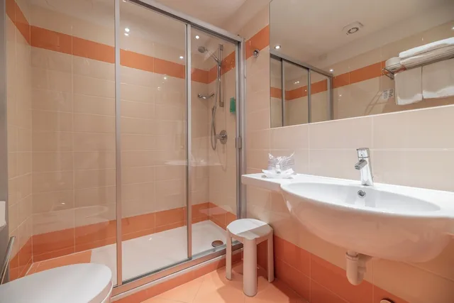 Comfort, Triple, 1 King and 1 Single Beds, Back Side, Hotel Sporting Ravelli 4/5