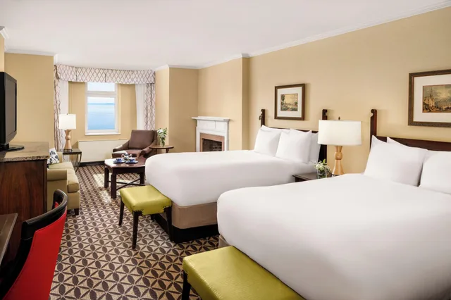 Deluxe, Double Bed, River View, Fairmont Le Manoir Richelieu 1/2