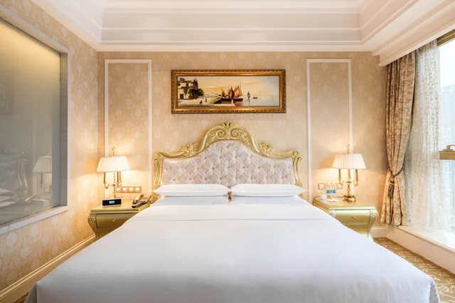 غرفة بسرير كينج بإطلالة على المدينة، Sheraton Chongqing 1/8