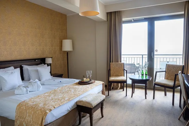 غرفة سوبيريور بسرير مزدوج أو سريرين منفصلين بإطلالة على البحر، Hotel Lambert Medical Spa 2/10