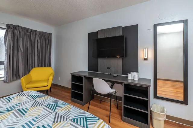 غرفة قياسية بسرير كينج، Motel6 Branford, CT - New Haven 6/7
