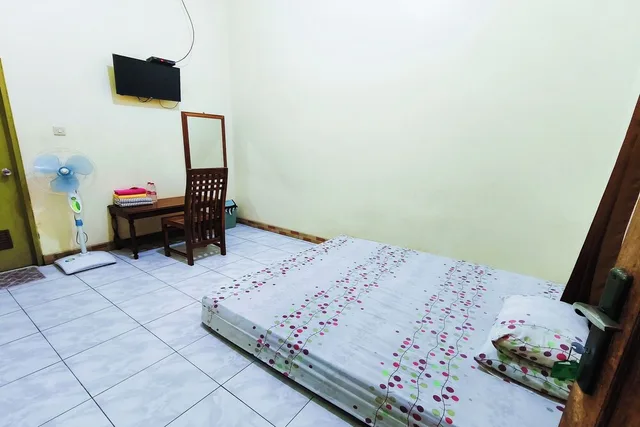 Standard, Double Bed, with Fan، Penginapan Barokah by ZUZU 2/10