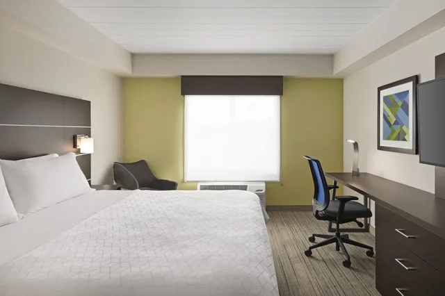 1 Bedroom, Suite, Holiday Inn Express & Suites Fort Myers East - The Forum 2/5