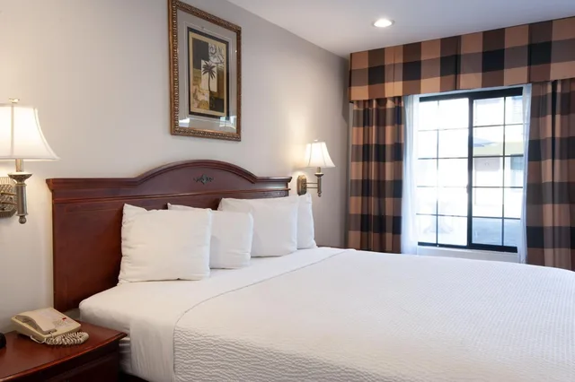 غرفة بسرير كينج، Studio City Court Yard Hotel 2/7