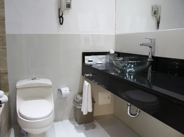 Junior Suite, King Bed, GHL Hotel Porton Medellin 4/5