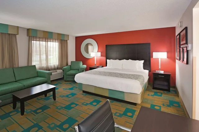 جناح ديلوكس بسرير كينج، La Quinta Inn And Suites By Wyndham Mansfield Oh 2/9