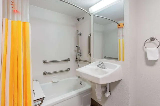 جناح بسرير كينج، La Quinta Inn Champaign 10/10