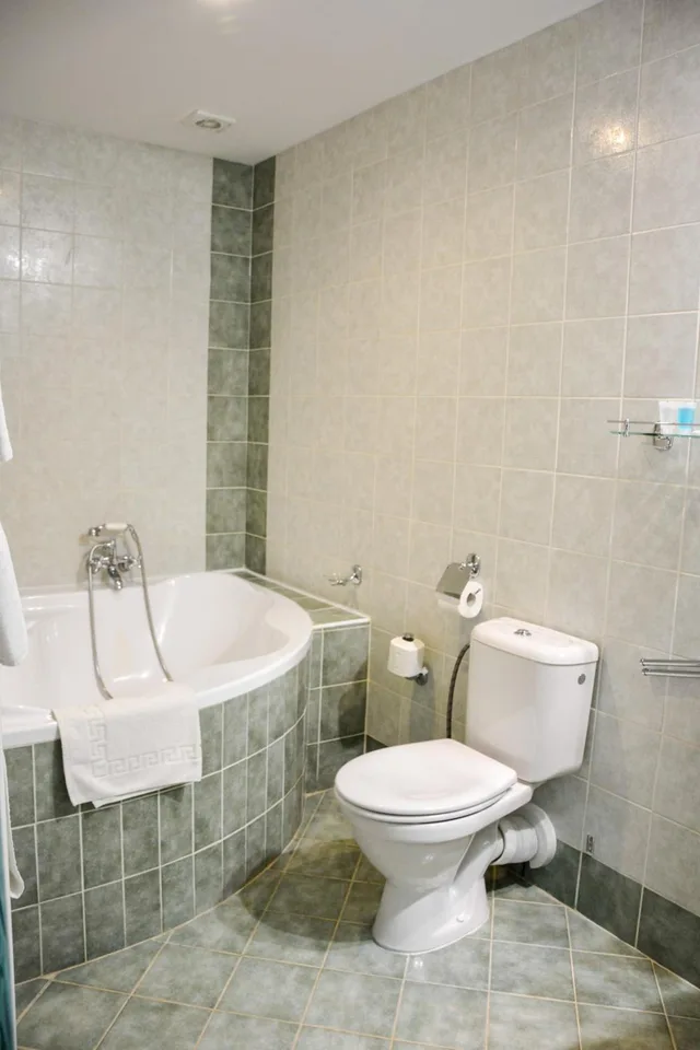 جناح، Hotel Praha Liberec 9/10