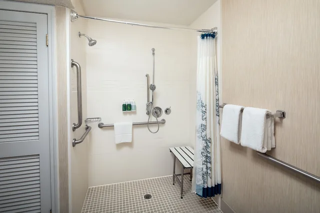 استوديو بسرير كوين مع أريكة لذوي الإعاقة، Residence Inn by Marriott Binghamton 2/2