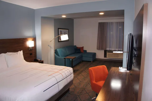 Studio, Suite, King Bed, La Quinta Inn & Suites by Wyndham Littleton 1/3
