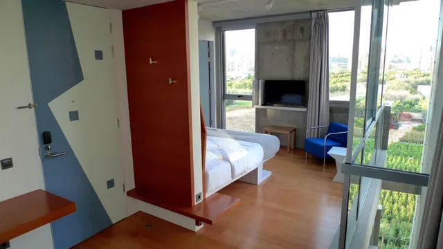 غرفة بريميوم بسرير كينج، Bossa Nova Beirut Hotel 2/8