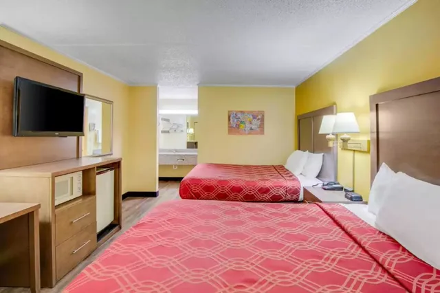 غرفة بسريرين كوين، Econo Lodge Lenoir City 1/3