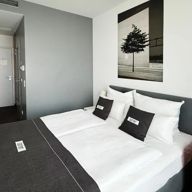 غرفة قياسية بسرير كينج وسرير كوين، Garner Hotel Berlin - Gendarmenmarkt by IHG 2/10