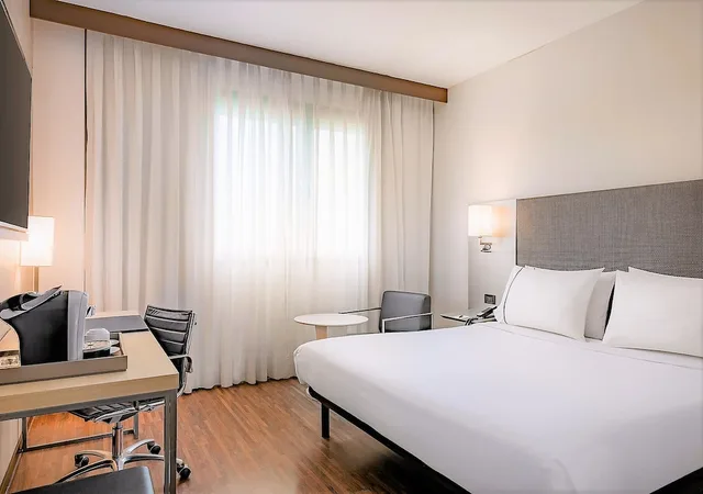 غرفة بسرير كينج بإطلالة على المدينة، Ac Hotel Milano By Marriott 1/8