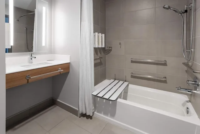 غرفة بسريرين كوين لذوي الإعاقة، Microtel Inn and Suites by Wyndham Rehoboth Beach 4/4