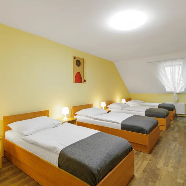 غرفة رباعية بسرير فردي، Stary Pivovar Hotel 8/10