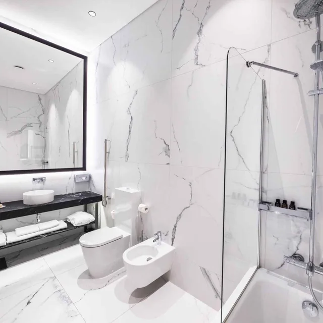 جناح جونيور، Hotel Pacai 8/9