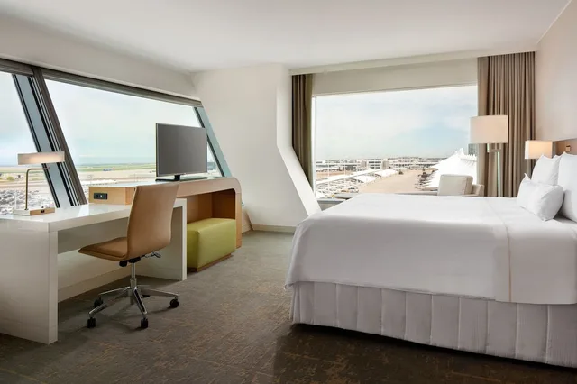 غرفة تقليدية بسرير كينج، The Westin Denver International Airport 7/10