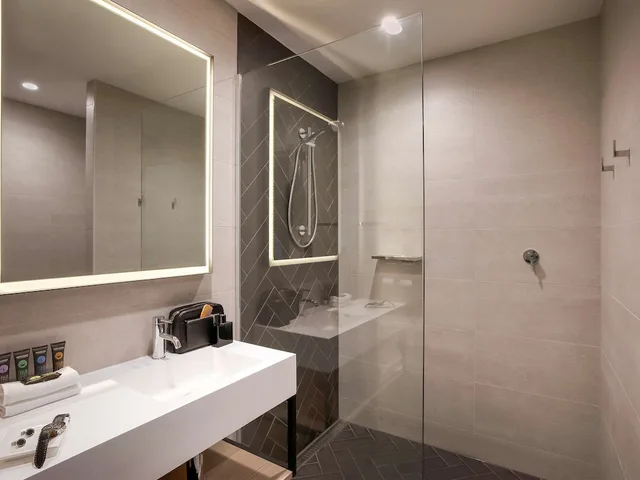 جناح بسرير كينج بإطلالة على المدينة بغرفة نوم واحدة، Novotel Melbourne South Wharf 7/10