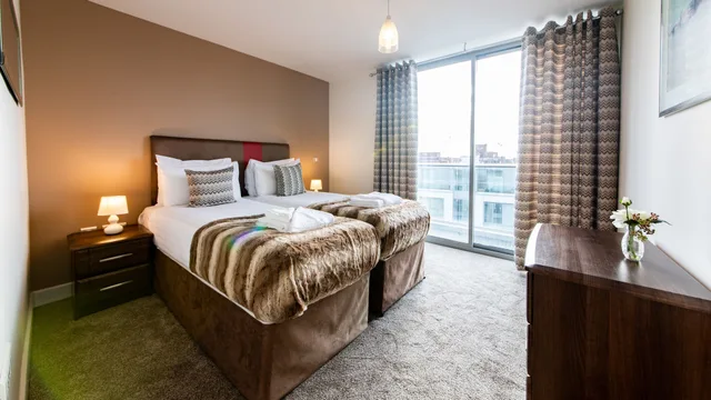 2 Bedrooms, Apartment, 2 Double Beds, The Spires Serviced Apartments Birmingham 4/6
