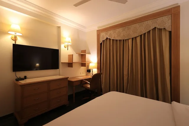 جناح فاخر بسرير مزدوج بإطلالة على المدينة، SAVOY SUITES Noida 6/8