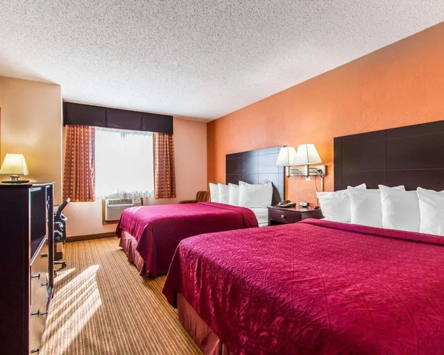 غرفة رباعية بسريرين كوين، Quality Inn & Suites Ottumwa North 5/7