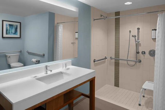 غرفة بسريرين كوين مع أريكة لذوي الإعاقة، Hyatt Place Boca Raton Downtown 2/2